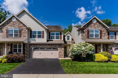 305 Pin Oak Ct, Mechanicsburg, PA 17050