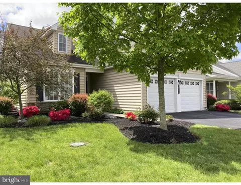 53 Presidents Dr, Mechanicsburg, PA 17050