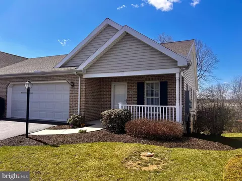 21 Creek Bank Dr, Mechanicsburg, PA 17050