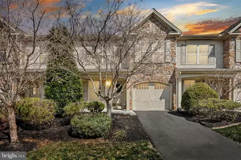451 Nursery Dr N, Mechanicsburg, PA 17055