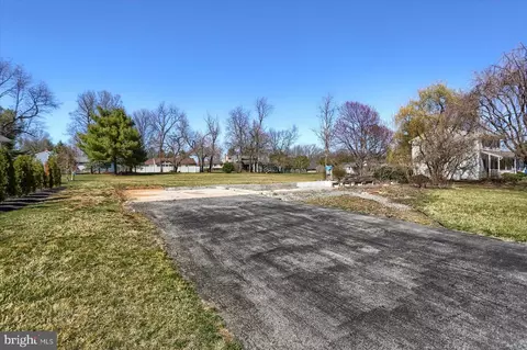 6 Briargate Rd, Mechanicsburg, PA 17050