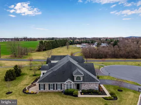 214 Colonial Dr, Mechanicsburg, PA 17050