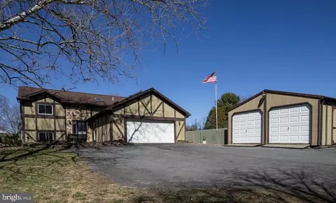 9 Beechcliff Dr, Carlisle, PA 17015