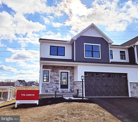 664 Brittany Dr, Mechanicsburg, PA 17055