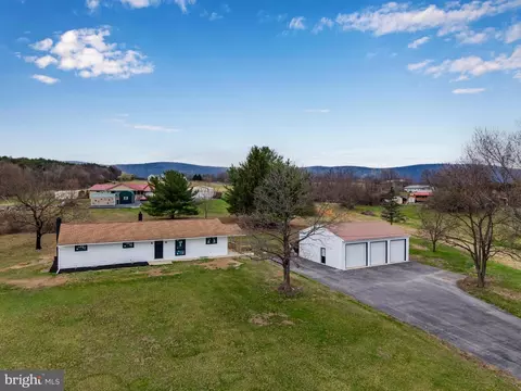 421 N Middleton Rd, Carlisle, PA 17013