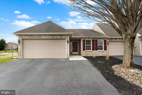 31 Summerfield Dr, Carlisle, PA 17015