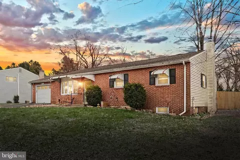 6413 Cannon Dr, Mechanicsburg, PA 17050