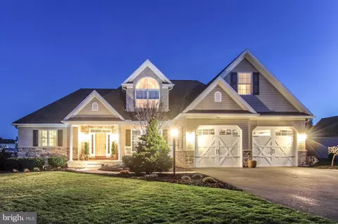 211 Evergreen Dr, Boiling Springs, PA 17007