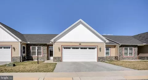 105 Blackbird Ln, Shippensburg, PA 17257