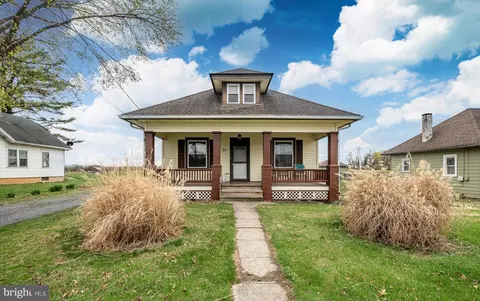 34 E Main St, Carlisle, PA 17015