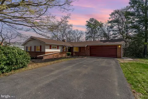 26 Winding Hill Dr, Mechanicsburg, PA 17055