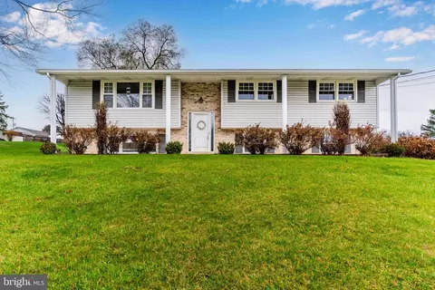 421 Limestone Rd, Carlisle, PA 17015