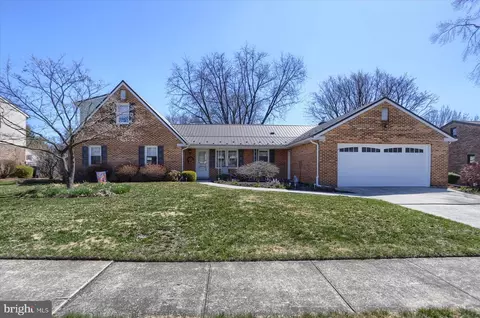 700 Somerset Dr, Mechanicsburg, PA 17055