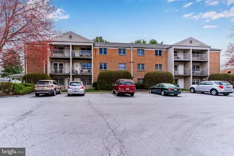 2101 Cedar Run Dr #201, Camp Hill, PA 17011