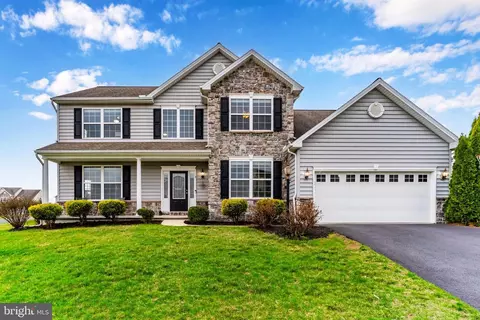 3 Redstone Ct, Mechanicsburg, PA 17050