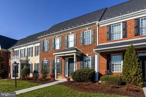 10 Jamestown Sq, Mechanicsburg, PA 17050