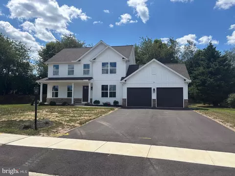 25 Essex Dr, Carlisle, PA 17015