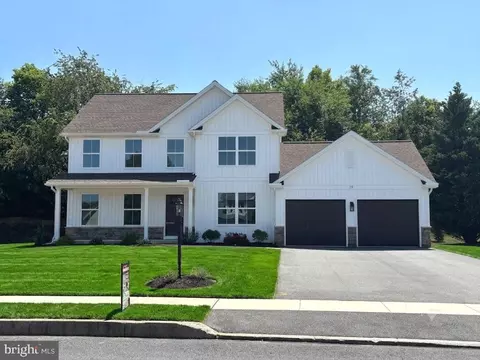 25 Essex Dr, Carlisle, PA 17015