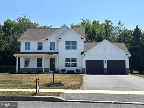 25 Essex Dr, Carlisle, PA 17015