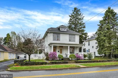 11 W Marble St, Mechanicsburg, PA 17055