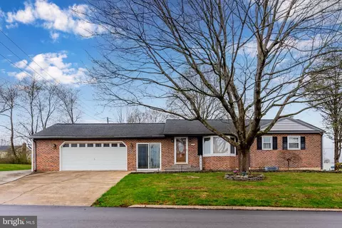 1970 Douglas Dr, Carlisle, PA 17013