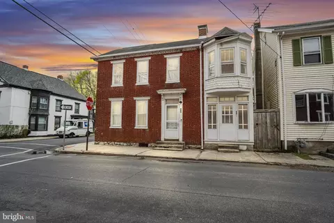 42 E Locust St, Mechanicsburg, PA 17055
