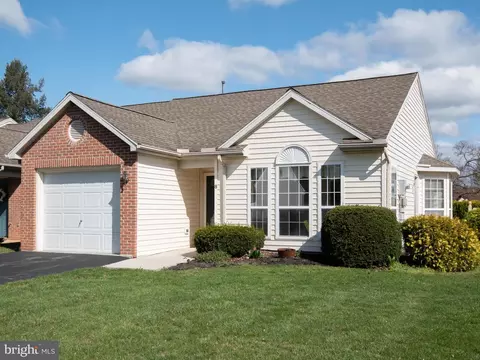 8 Tunbridge Ln, Carlisle, PA 17015