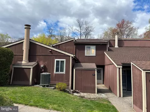 817 Lee Ct, Enola, PA 17025