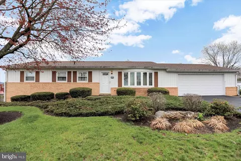 7 Robert Ln, Carlisle, PA 17013