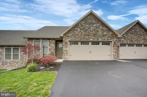 255 Pin Oak Ln, Shippensburg, PA 17257