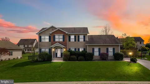 5825 Heatherwood Ct, Enola, PA 17025