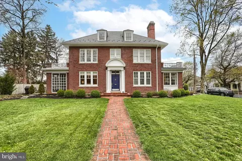 431 S College St, Carlisle, PA 17013