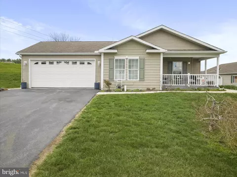 15 Burke Dr, Shippensburg, PA 17257