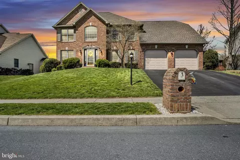 38 Logans Run, Enola, PA 17025