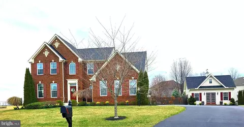 7 Allenberry Ct, Boiling Springs, PA 17007