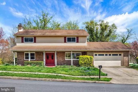 448 Pawnee Dr, Mechanicsburg, PA 17050