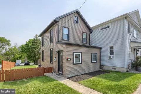 712 State St, Lemoyne, PA 17043