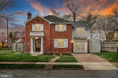 4 Country Club Pl E, Camp Hill, PA 17011