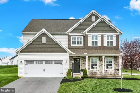 28 Bayberry Rd, Carlisle, PA 17013
