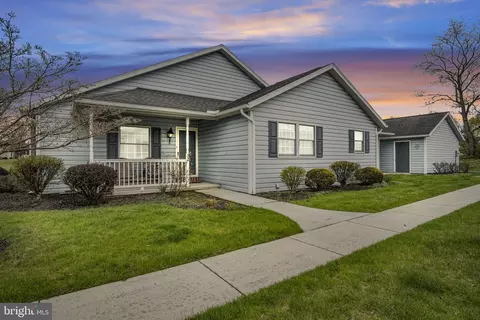 32 Strawberry Dr, Carlisle, PA 17013