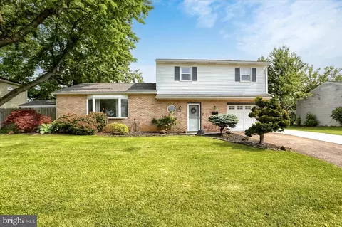 5220 Eton Pl, Mechanicsburg, PA 17055