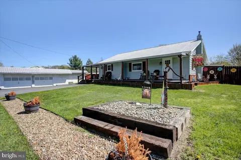 5 Railroad Ln, Shippensburg, PA 17257