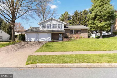 419 Sioux Dr, Mechanicsburg, PA 17050