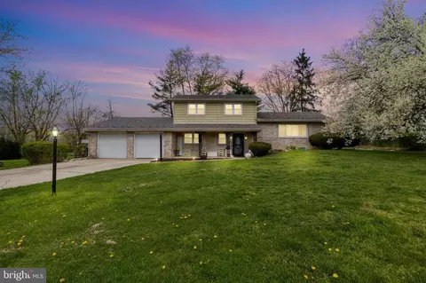 6 Shover Dr, Carlisle, PA 17013