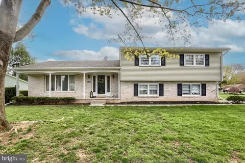 50 Hillside Dr, Carlisle, PA 17013