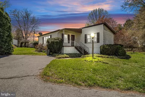 124 Woods Dr #9, Mechanicsburg, PA 17050