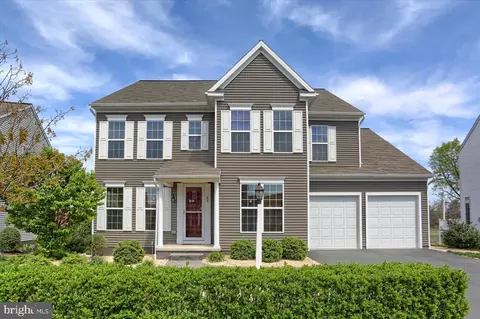 87 Edris Ln, Mechanicsburg, PA 17050