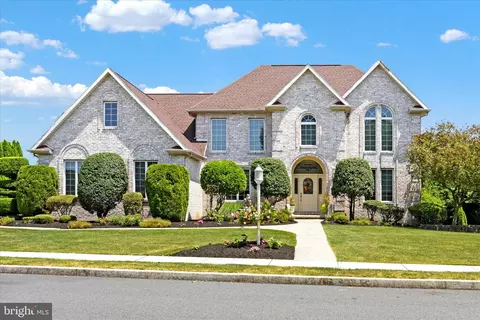31 Emlyn Ln, Mechanicsburg, PA 17055