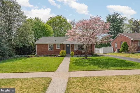 32 Oak Ave, Camp Hill, PA 17011