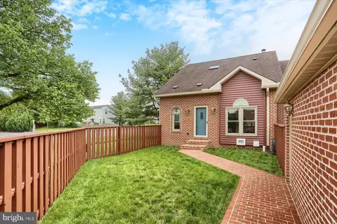 510 Peppercorn Sq, Enola, PA 17025